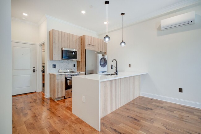 Building Photo - 2841 W Diamond St Unit B