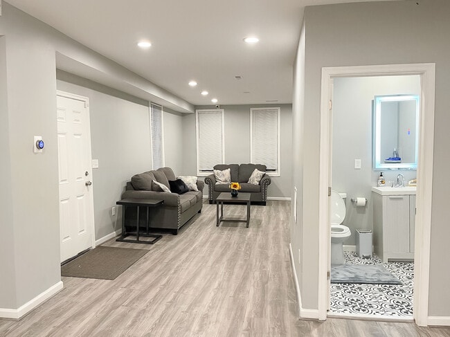 Photo - 1701 Spence St