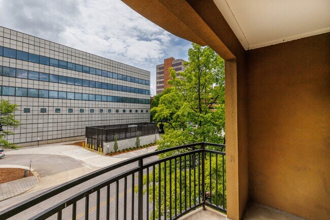 2 Bedroom, 2 Bath Apartment in Birmingham