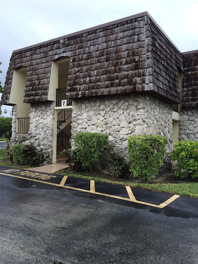 Photo - 3111 Oakland Shores Dr Unidad F110