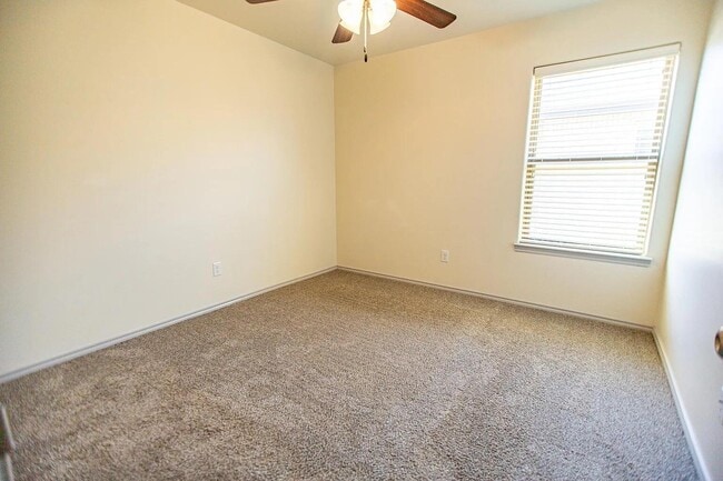 Building Photo - 1406 Kingston St Rental