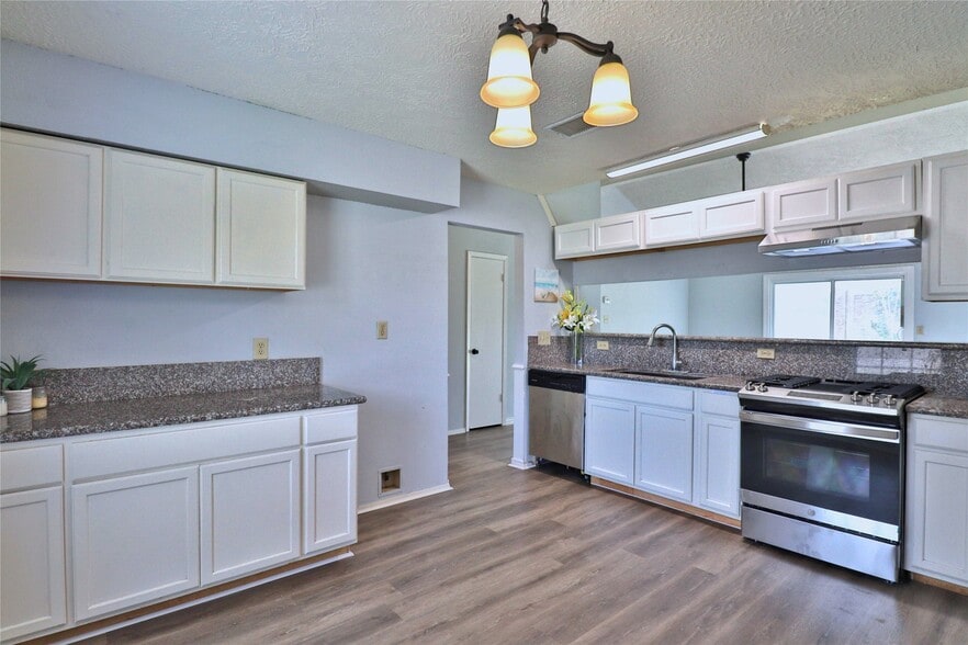 2706 S Brompton Dr