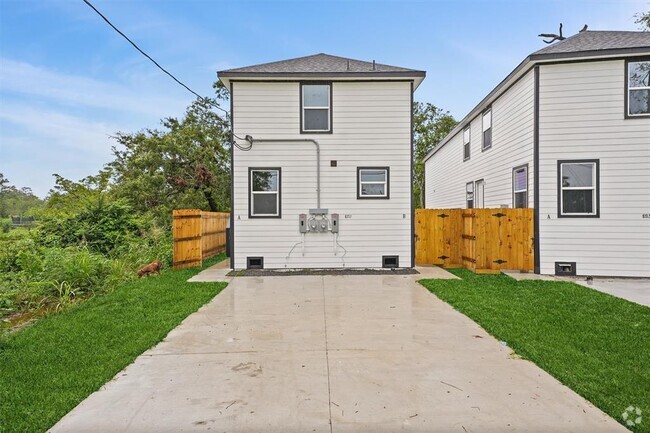 Building Photo - 8711 Southwark St Unit B Rental