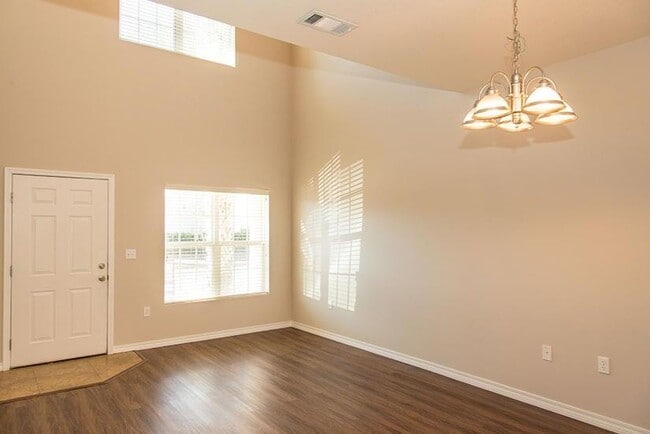 Photo - 1514 Bentley Cir