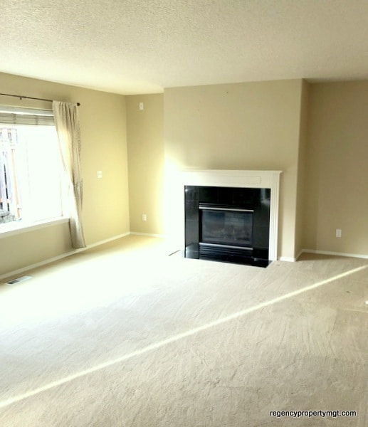 Photo - Beaverton 3 bd, 2.5ba. Kitchen w/white til...