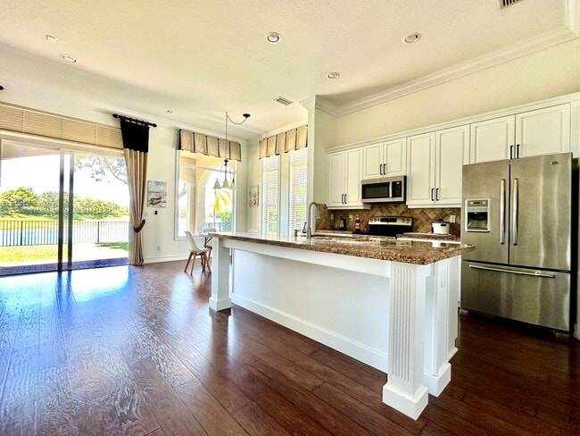 Building Photo - GORGEOUS 3 BEDROOM 2 BATH HOME IN PARKLAND