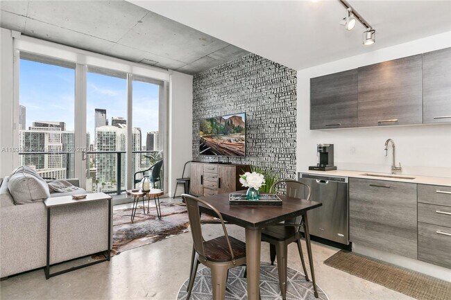 Photo - 151 SE 1st St Unidad 3103