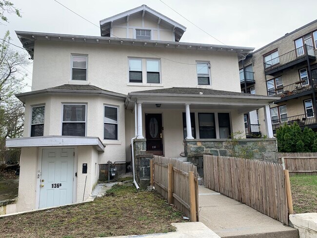 Photo - 136 Chiswick Rd Unidad B