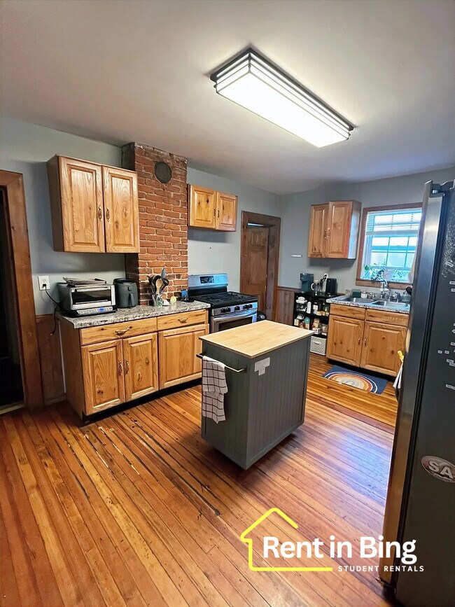 Photo - 41 Seminary Ave