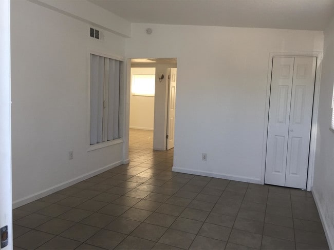 Photo - 507 W 11th St