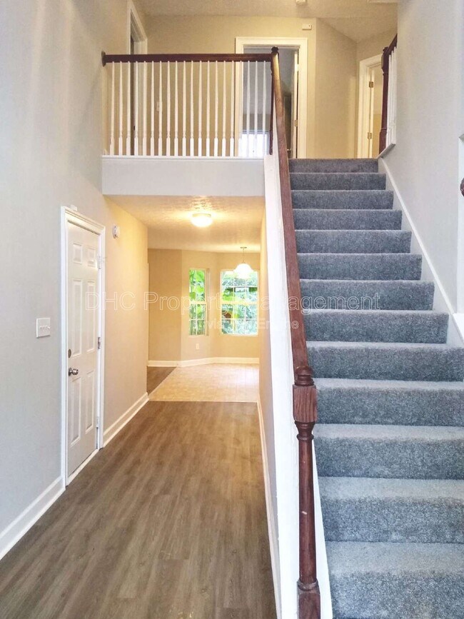 Photo - 925 Revere Way