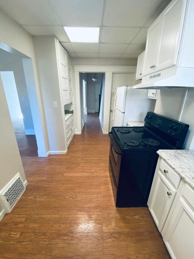 Photo - 110 Collier St