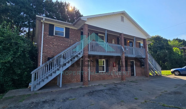 Building Photo - 2559 Green Oaks Ct SE Unit B