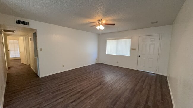 Building Photo - 12643 N 113th Ave Unit Apt #4
