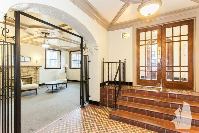 Photo - 2536 N Sawyer Ave Unit 406