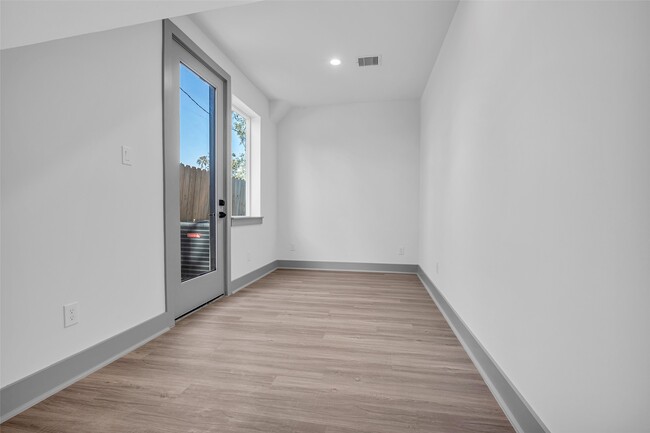 Photo - 5303 Kindred Gdn Ln