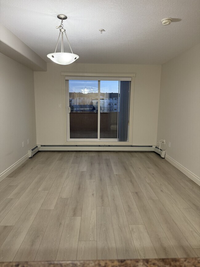 Photo - 4701 49 Ave Unit IT-205