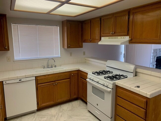 Photo - 22266 Hurons Ave
