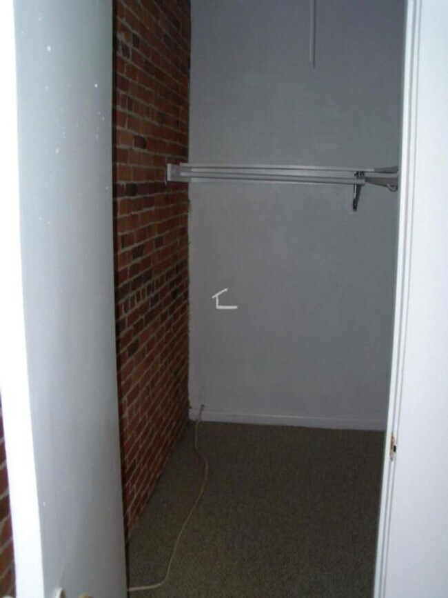 21 Cortes St