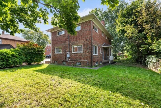 Photo - 15334 Triskett Rd Unit Back