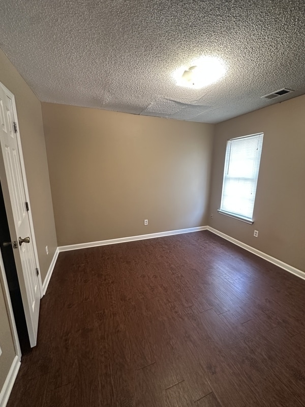 5554 Oak Branch Cir N