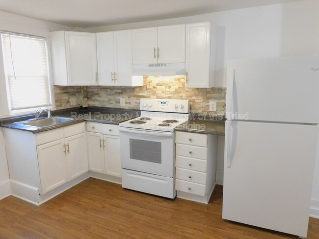 Photo - 810 Brent St SW