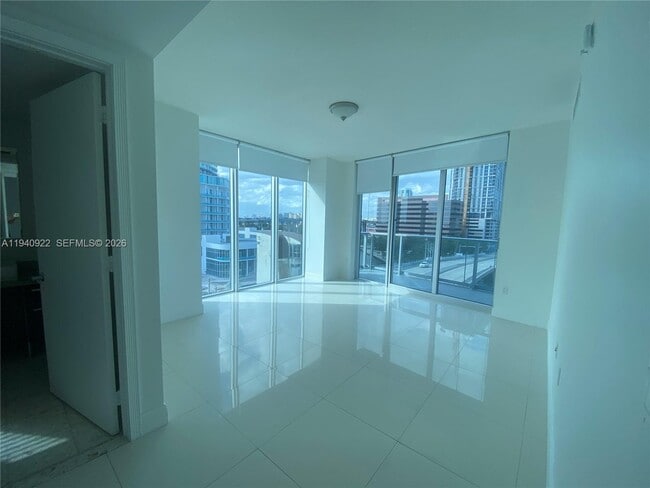 Photo - 185 SW 7th St Unidad 501