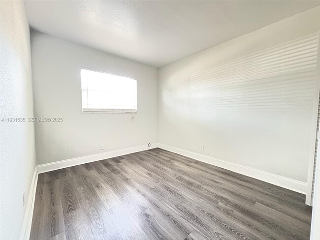 Photo - 101 NE 41st St Unidad E74