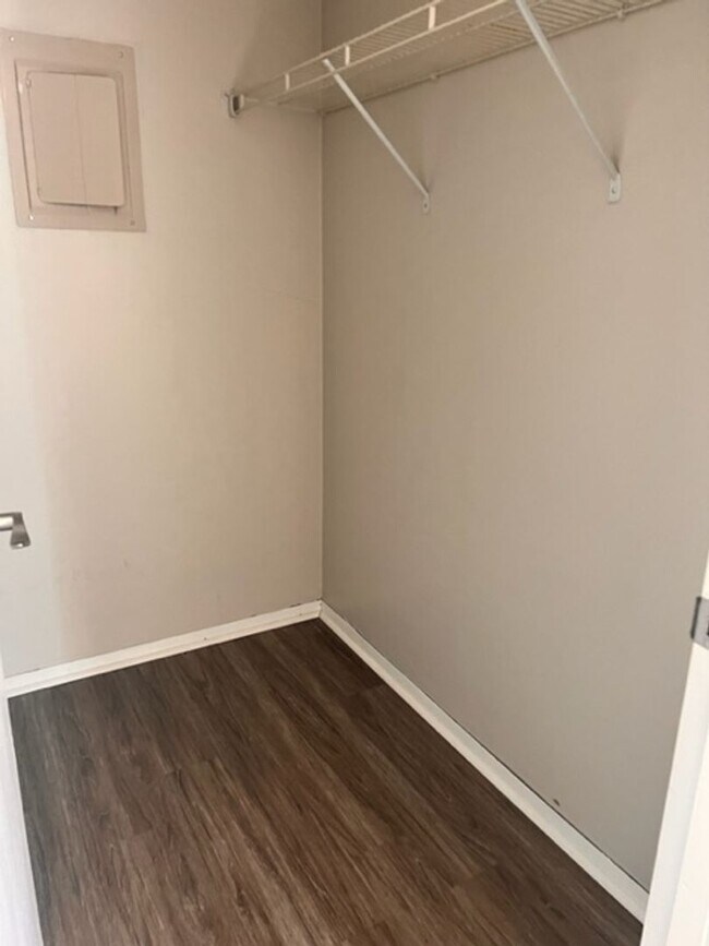 Photo - 1147 Abbey Ln Unit B6