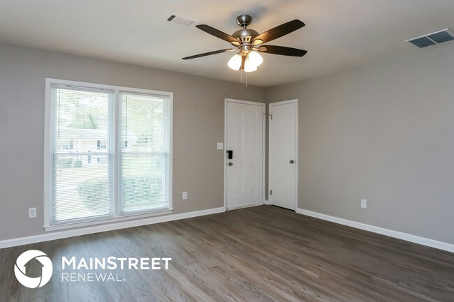 Photo - 2858 Spruce Point Rd