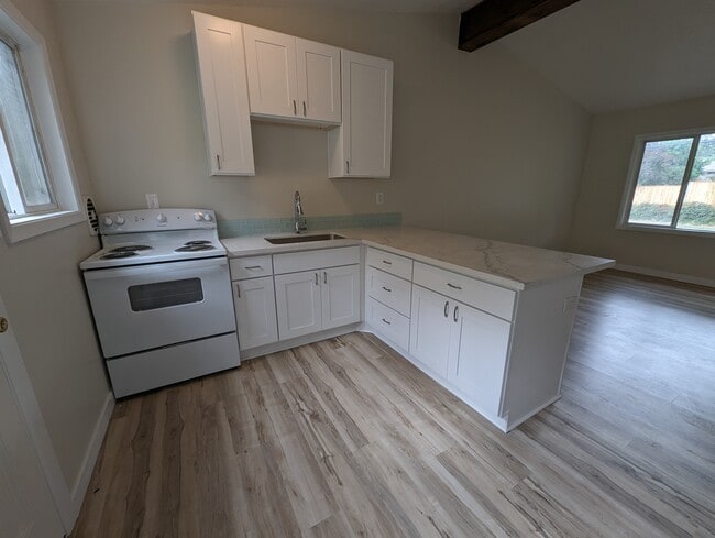 Lots of counter space for cooking - 5442 -5448 SE Franklin St Unit 5446
