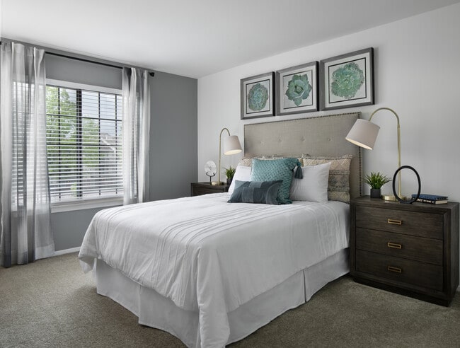 Modelo amueblado de 2 habitaciones - River Oaks Apartments of Rochester Hills