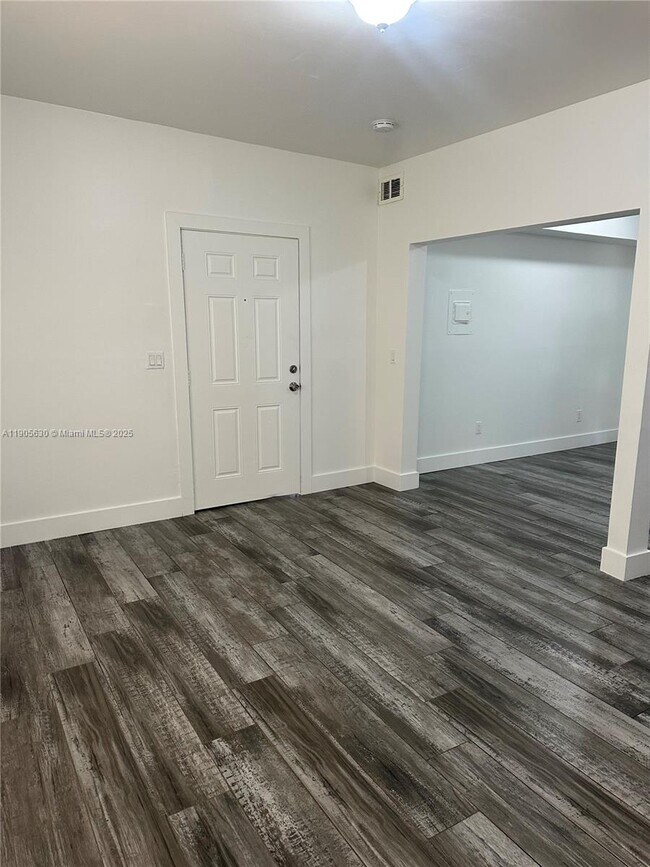 Photo - 2500 NE 192 St Unidad 7