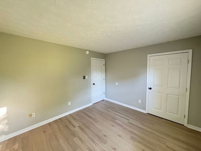Photo - 105 Aster Pl