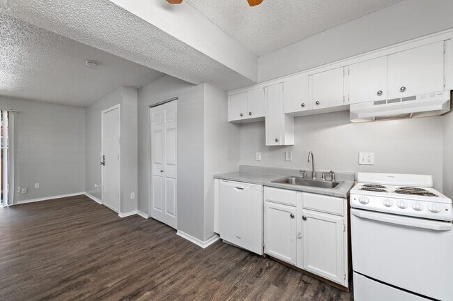 Photo - Baltimore Plaza