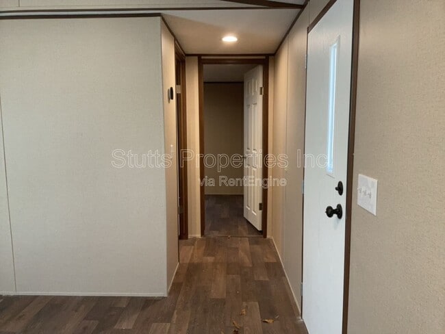 Building Photo - 2295 River Rd Unit 16
