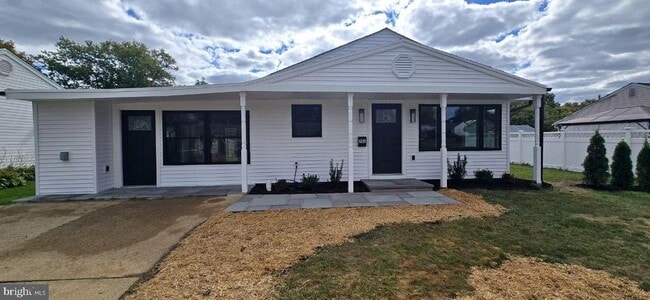 Building Photo - 702 Beaumont Rd