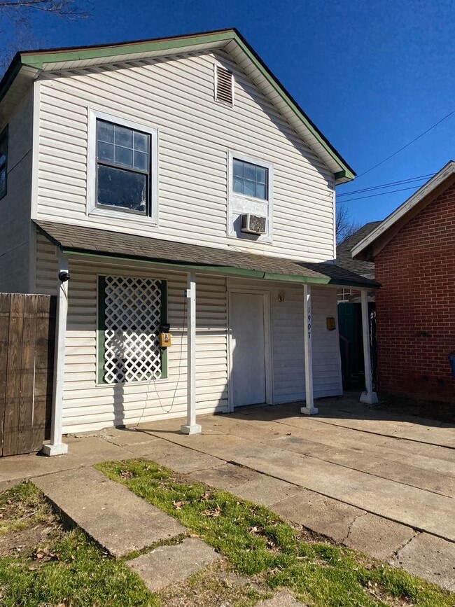 Building Photo - 1907 S H St Unit 1907  B Rental
