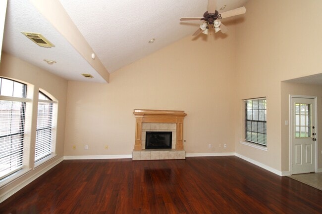 Photo - 113 Silver Bay Ln