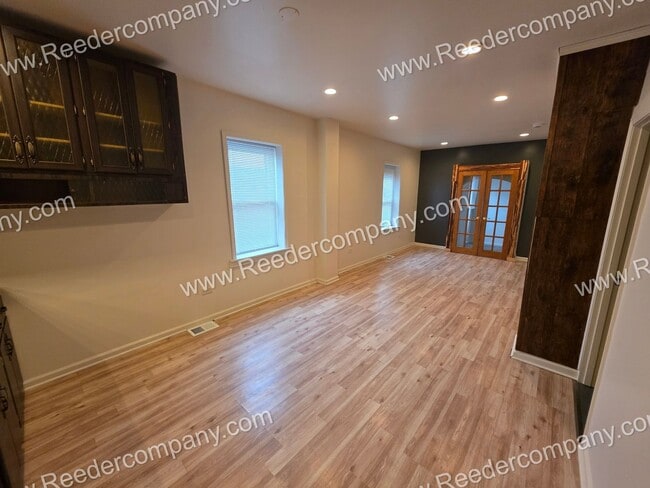 Photo - 4947 Northcote Ave Unit 1R