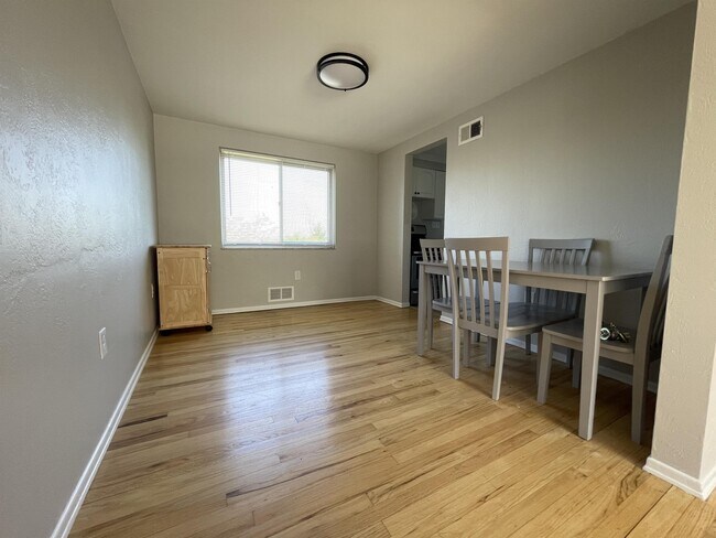 Photo - 304 Oneida St