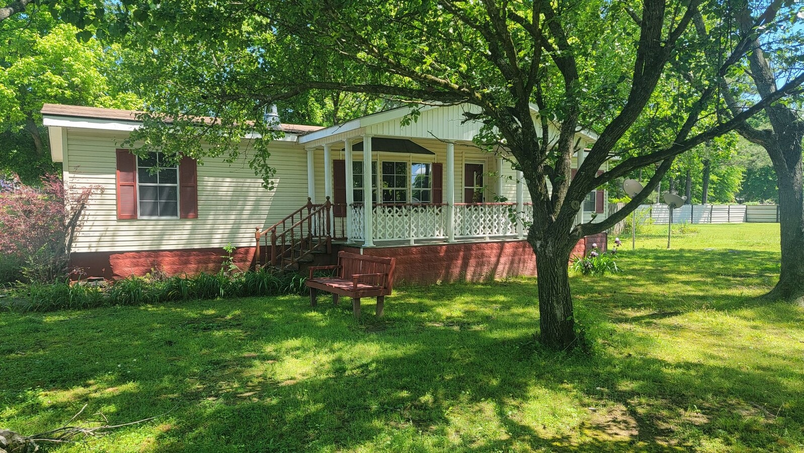 3 Bed/ 2 Bath Home Off of White Drive - 3 Bed/ 2 Bath Home Off of White Drive
