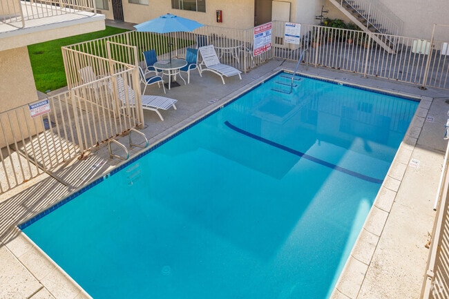 Pool - Ryon ave Apartments