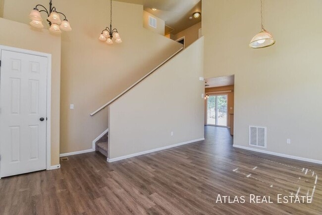 Photo - 8647 Silver Glen Dr House