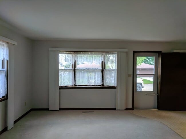 Photo - 107 Spruce St