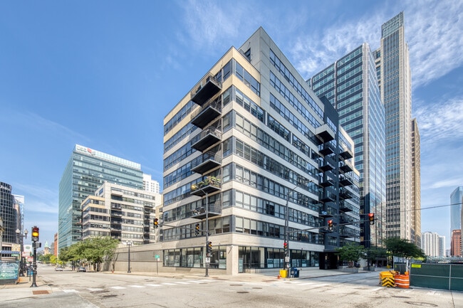 Building Photo - 130 S Canal St Unit 612