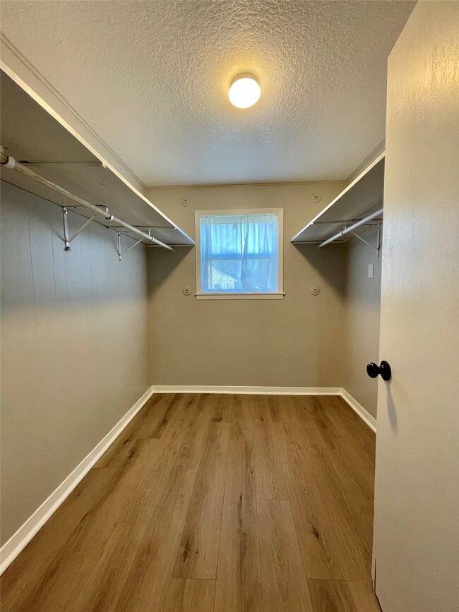 Photo - 817 N Valderas St