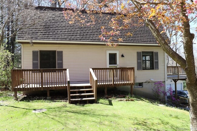 Photo - 45 Laurel Hollow Rd