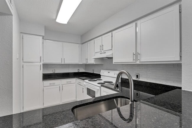 Photo - 13929 Fairway Island Dr Unit 812