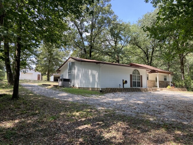 Photo - 18601 Honeysuckle Ln